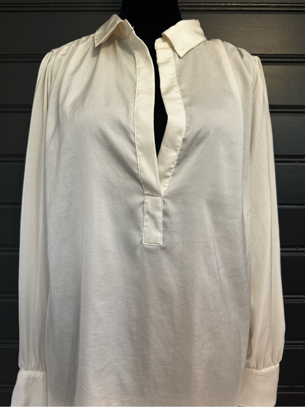 Banana Republic Classic Cream Long-Sleeve Women's Blouse